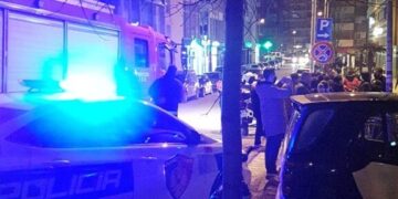 Shpërthim i fuqishëm te “Komuna e Parisit” në Tiranë, makina e një prokurori hidhet në erë brenda qendrës Kristal