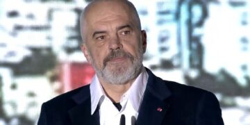 Thirrjet e Yuri Kim për kandidatët problematikë, Rama: S’i heq asnjë presje asaj që thotë ambasadorja! Tom Doshi është engjëll para Berishës, Metës e Kryemadhit