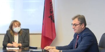 Pse nuk u vaksinua Bashkim Fino? Brataj: Nuk i kishte ardhur radha! Rakacolli: Askund nuk ka vaksina sa ka njerëz