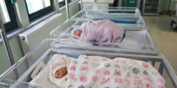 Femrat që bëhen nëna për herë të parë, Eurostat: Shqipëria ndër vendet e para me moshën mesatare më të re