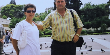 Braktisi gruan dhe 2 fëmijët për mësuesen e fshatit që e dashuronte, Agim Rama rrëfen historinë e dhimbshme të jetës së tij: E kam ushqyer me shiringë!