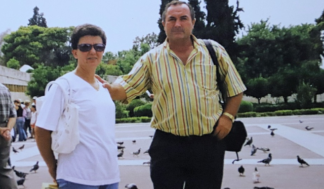 Braktisi gruan dhe 2 fëmijët për mësuesen e fshatit që e dashuronte, Agim Rama rrëfen historinë e dhimbshme të jetës së tij: E kam ushqyer me shiringë!