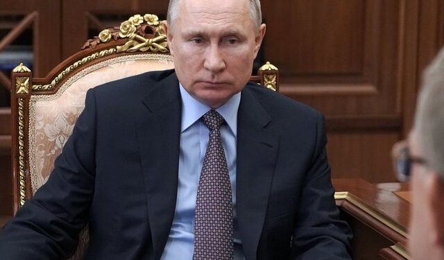 Çfarë po fshihet? BBC: Presidenti Vladimir Putin vaksinohet me dyer të mbyllura kundër Covid-19!