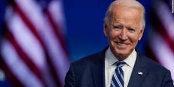 Joe Biden e humbet fillin gjatë fjalimit dhe befason me deklaratën: Çfarë po bëj këtu? (Pamjet që po bëjnë xhiron e rrjetit)