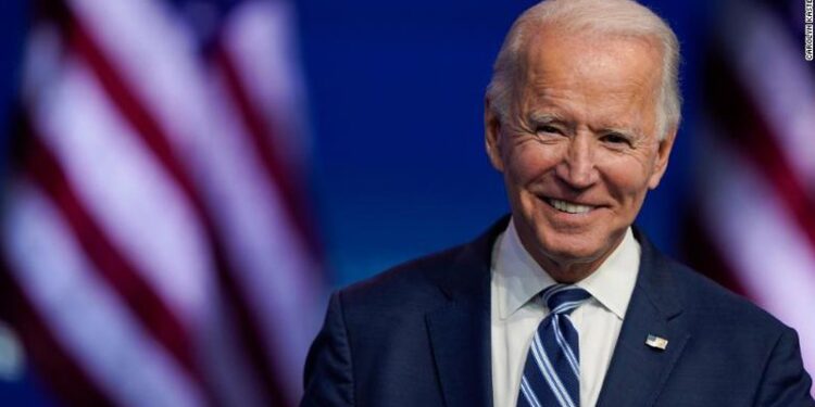 Joe Biden e humbet fillin gjatë fjalimit dhe befason me deklaratën: Çfarë po bëj këtu? (Pamjet që po bëjnë xhiron e rrjetit)