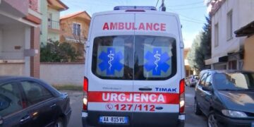Tronditet opinioni publik: Pllakos zija në këtë qytet të vendit! COVID-19 shuan një familje të tërë, babanë, nënën dhe djalin e vetëm!