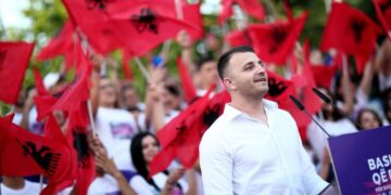 Emri i tij mungonte në listë/ Shkrimi i ndjerë i djalit të ish deputetit të vrarë: Dera e hapur nga babai im, sikurse nuk u mbyll kurrë, do jetë përherë e hapur! Kjo ishte rruga që nisi im atë