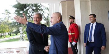 Meta-Berisha të terrorizuar nga bashkëqeverisja PD-PS, ish-kreu demokrat dhe presidenti presion Bashës të mos dalë nga rreshti
