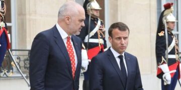 Dalin detaje të reja nga takimi i Ramës me Macron: Ja sa do të qëndrojë kryeministri në Francë!