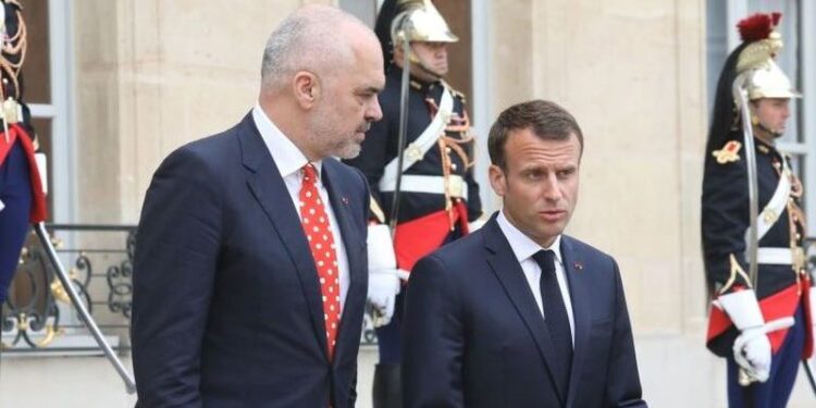 Dalin detaje të reja nga takimi i Ramës me Macron: Ja sa do të qëndrojë kryeministri në Francë!