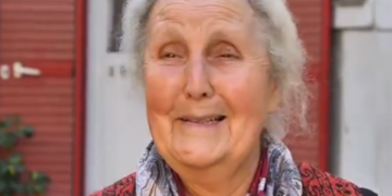 Rama poston videon e veçantë të Luljeta Bozos që bën rrëfimin e rrallë për jetën e saj: Kam 56 vjet që punoj pa ndërprerje dhe kam botuar 35 libra. Kjo është gjëja më e shtrenjtë që kam