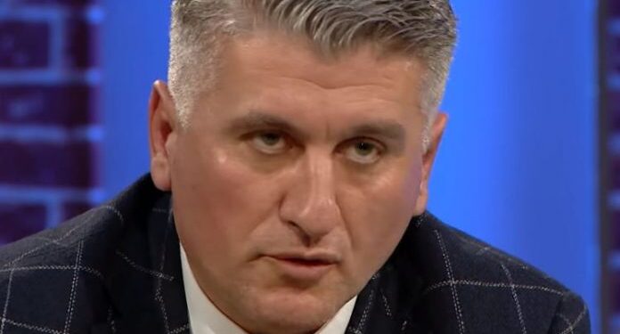 Një portret sterë i zi për Lulzim Bashën, nga… Agron Gjekmarkaj: Nuk është majtizëm ta kritikosh! PD-së i duhet Berisha ta shpëtojë