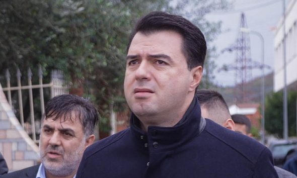 E tallën e bënë leckë, tani Lulzim Basha lëpin atë që kishte pështyrë: Si e mundën ca “anonimë”