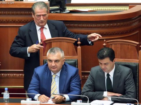 Edi Rama: Mbështeten nga kasta e korruptuar e gjyqtarëve dhe prokurorëve: Shumë shpejt nuk do shpëtojnë as veten e jo dy më të tremburit nga reforma në drejtësi Meta dhe Berisha