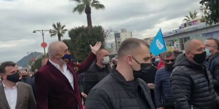 U përfshi në sherr, ish-deputeti i PD në Elbasan, mesazh Ramës: Ç’ke mor burrë, pse kërkon të fitosh prap?! Mos e ço vendin në luftë…dëgjove?