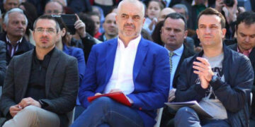 VIDEO/ Saimir Tahiri kujton 4 vjetorin e largimit poshtërsisht nga detyra! Policia që ringrita dhe i’u lashë