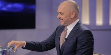 PD çeli sot fushatën elektorale të zgjedhjeve të 25 prillit dhe në tubimin e saj morën pjesë me dhjetëra qytetarë, të cilët nuk zbatuan rregullat e pandemisë.