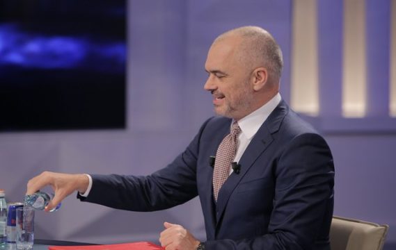 PD çeli sot fushatën elektorale të zgjedhjeve të 25 prillit dhe në tubimin e saj morën pjesë me dhjetëra qytetarë, të cilët nuk zbatuan rregullat e pandemisë.