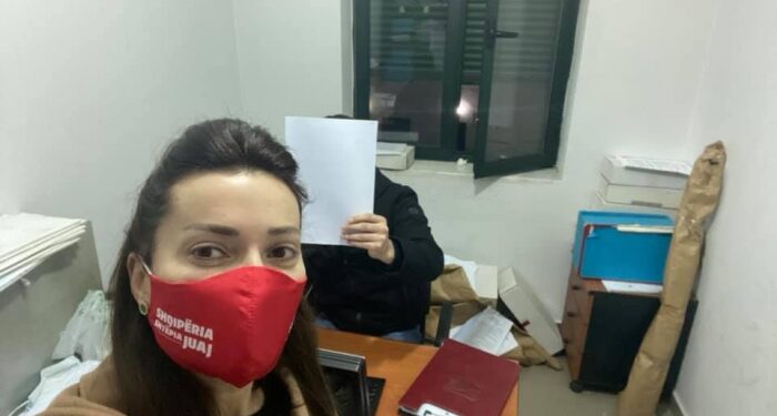 LSI Durrës akuzon djalin e Lefter Kokës, pas sherrit të Elona Gurit: Po përgjon selinë dhe po kërcënon qytetarët