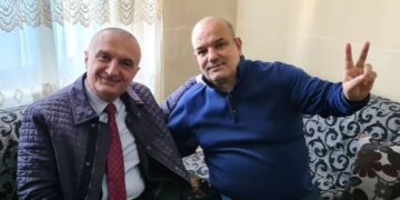 Kërkon ndihmë kundër Ramës?! Meta i shkon për vizitë në shtëpi “mallkuesit” të famshëm korçar
