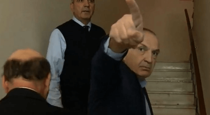 Ilir Meta, prova gjenerale për të hyrë në selinë e PD-së