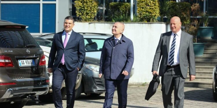 Skandal diplomatik: Meta përgjon komunikimet e diplomatëve të huaj! Publikon “live” mesazhe private të vjedhura