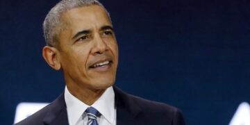 U braktis nga babai kur ishte vetëm 2 vjeç, ish-presidenti Barack Obama publikon foton e rrallë me të atin dhe emocionon me atë çfarë shkruan