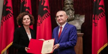 Padia e PR për tubimet, sherr në Kushtetuese! Marsida e Ilir Metës justifikon besimin: Mbron opozitën dhe sillet jo si gjyqtare, por si bashkëjetuesi Alibeaj
