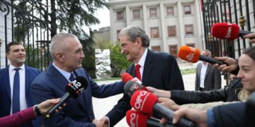Pse Shqipëria i ka udhëheqësit politik, më të çmendur, më banal, më të pa edukuar se Kosova?!