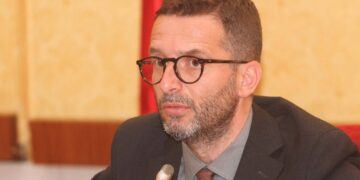 “Politikanë që për ideologji kanë pushtetin e të fortit”! Erion Braçe publikon foton e nënës së tij dhe jep mesazhin e fuqishëm që në mëngjes