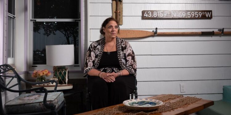 Zgjohet nga koma dhe zbulon se ka humbur burrin, vjehrrin dhe një shok