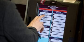 Anëtari i KQZ, Arens Çela: Ja si do të bëhet ndarja e mandateve! Do të ketë 3 rirenditje për kandidatët Shanset që kanë emrat poshtë vijës së kuqe