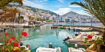 Të emigrosh në Sarandë”?! Dhjetëra të huaj jetojnë e punojnë në qytetin bregdetar: Është parajsë