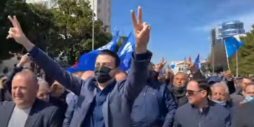 Kujtesë e detyruar për opozitën nga Rama: “Shpresoj që PD të mos përfundojë ta bëjë mitingun e mbylljes te ‘Shefqet Ndroqi”!