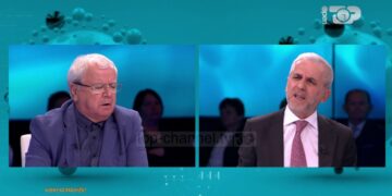 Sherri/ “Çrregullimeve psikike nuk u përgjigjem”! Babaramo përplaset me Ngjelën: Po flet si fëmijë tre vjeç, s’të vjen turp
