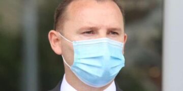 Përgjigja që thellon “misterin”: Përse Kosova refuzon ftesën e Shqipërisë për vaksimin e mjekëve të saj?