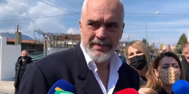 Ja çfarë thotë Rama kur e pyesin a do të pezllohet vaksinimi me Astra Zeneca