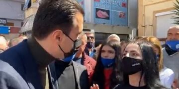 Shfaqje kllounësh në Fier! Hapet sipari, e reja i del para Bashës: Më mirë të mblidhemi këtu dhe të vdesim nga virusi sesa nga kryeministri (Video)