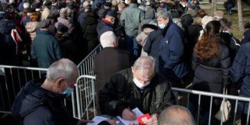 Dyndje drejt Beogradit, Serbia po vaksinon edhe qytetarët nga Ballkani