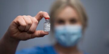 Nuk ekziston asnjë provë që vaksina AstraZeneca shkakton mpiksje gjaku