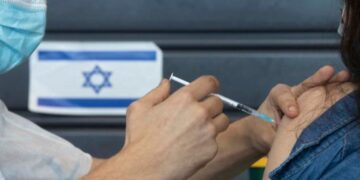 Vaksinimi në Izrael: Deri në fund të Prillit vaksinohet gjithë popullata e rritur! Spitali i Tel Avivit mbyll repartin e fundit COVID