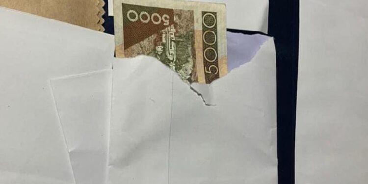 Aksioni i mesnatës/ Kapen edhe dy anëtarë të tjerë të LSI-së në Durrës, me zarfet plot me lekë gati për t’i shpërndarë