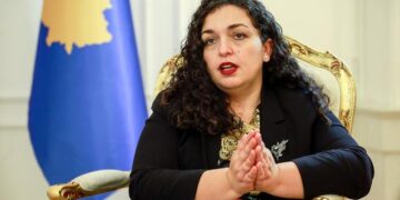 “Fshatareske e barkmadhe”/ Sulmoi me fjalë të rënda Vjosa Osmanin, kërkohet shkarkimi i menjëhershëm i profesorit të njohur shqiptar