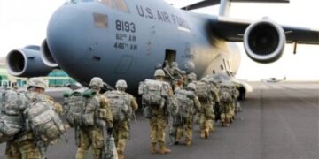 Vijnë ushtarët amerikan, arratiset Meta… nga “azili”: Deri me 26 Prill nuk kthehem nga Vlora