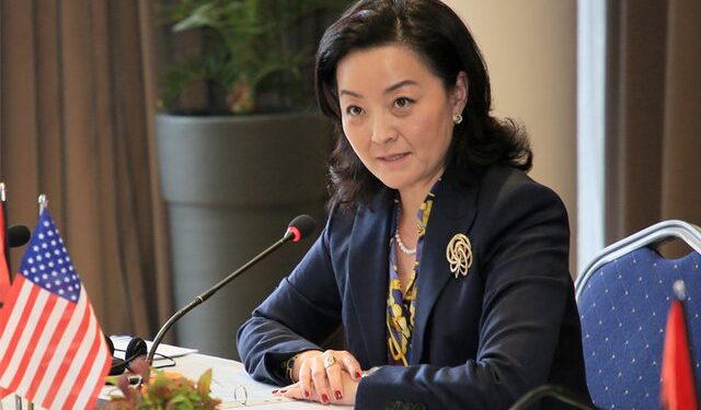 “Qëndruan e luftuam bashkë dhe tani po përgatitemi të…”! Ambasadorja Yuri Kim del me mesazhin e rëndësishëm në mesnatë