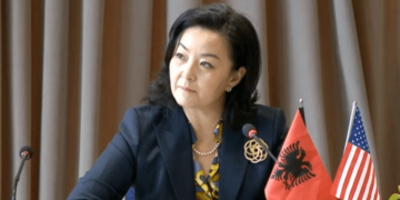 Ambasadorja Kim nxjerr foton dhe bën postimin emocionues: Kjo është një nga gjërat që dashuroj dhe admiroj aq shumë për këtë vend! E gjithë bota duhet të mësojë nga Shqipëria
