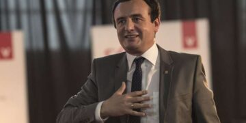 Albin Kurti refuzoi vaksinat kineze të Shqipërisë, deputeti kosovar i lutet Ramës: Vëllai i dashur, na ndihmo të lutem…