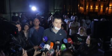 Ja mashtrimet qesharake të Lulit! Kryeministri Rama e kap “mat” Lulzim Bashën