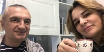 Ose duart e Monikës, ose të policisë