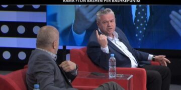 DEBATI/ “Mua mos më drejto gishtin, je mpirë nga trutë e kokës nga Basha”! Murrizi përplaset me kandidatin e PD në Durrës